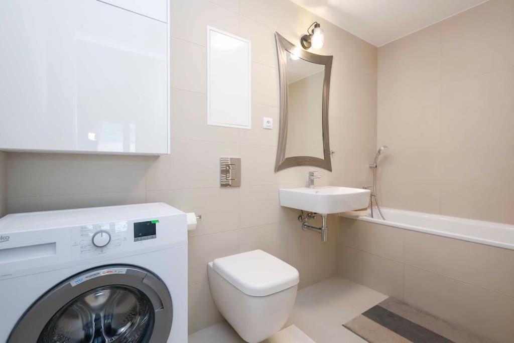 Danubius One - Spacious Apartment W Free Parking Братислава Экстерьер фото