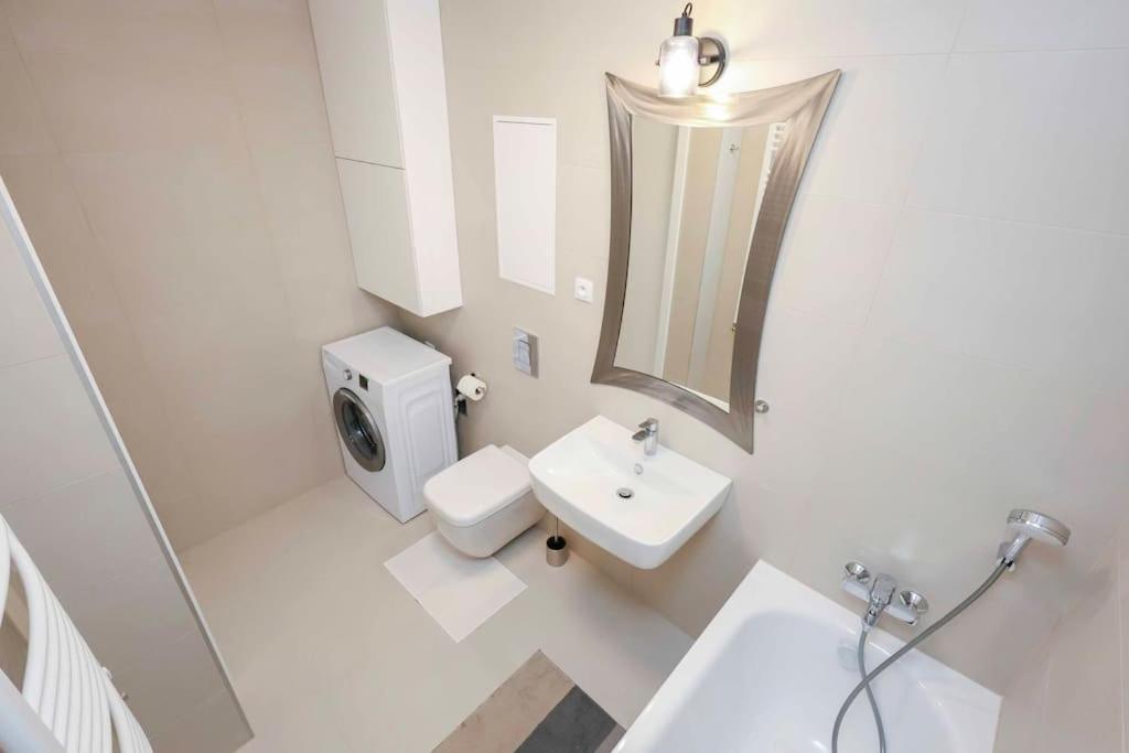 Danubius One - Spacious Apartment W Free Parking Братислава Экстерьер фото