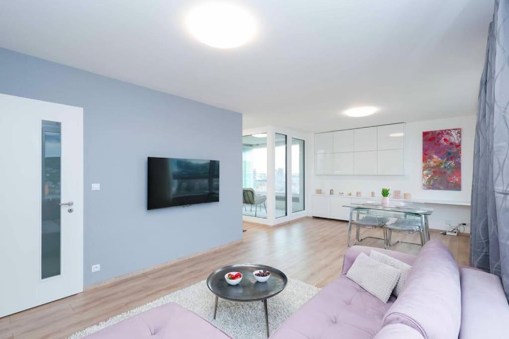 Danubius One - Spacious Apartment W Free Parking Братислава Экстерьер фото
