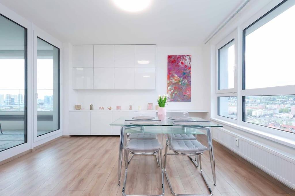 Danubius One - Spacious Apartment W Free Parking Братислава Экстерьер фото
