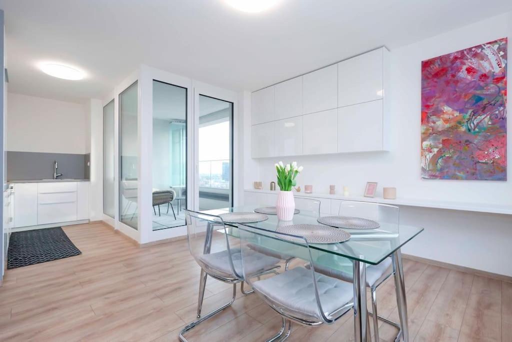 Danubius One - Spacious Apartment W Free Parking Братислава Экстерьер фото