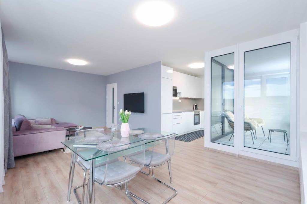 Danubius One - Spacious Apartment W Free Parking Братислава Экстерьер фото