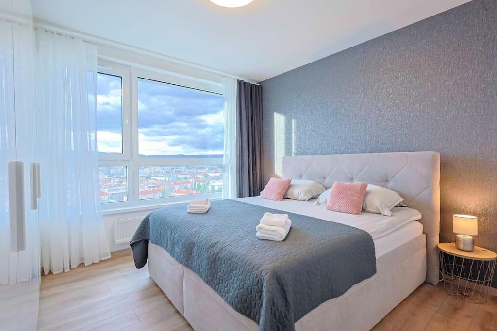 Danubius One - Spacious Apartment W Free Parking Братислава Экстерьер фото