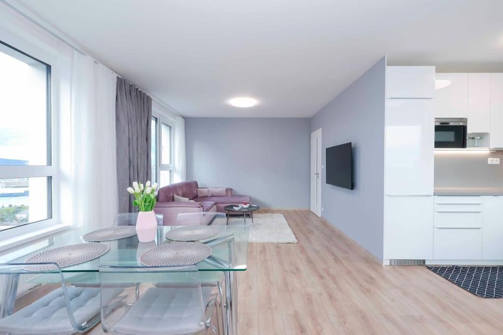 Danubius One - Spacious Apartment W Free Parking Братислава Экстерьер фото